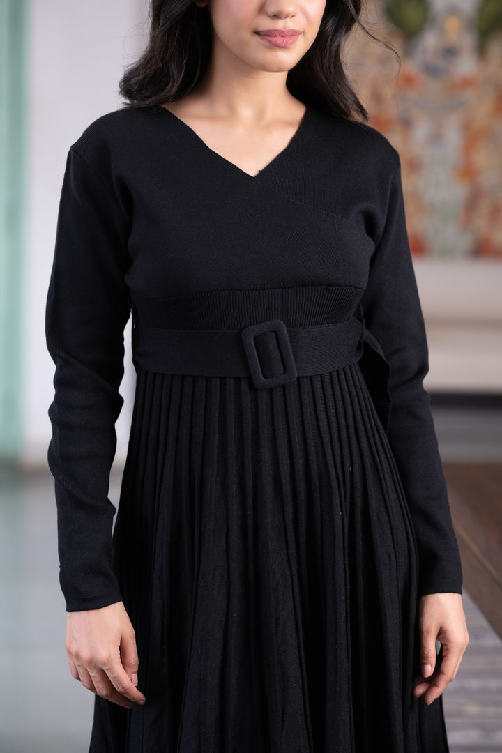 Women's Overlap Sweater Dress - blackbeads